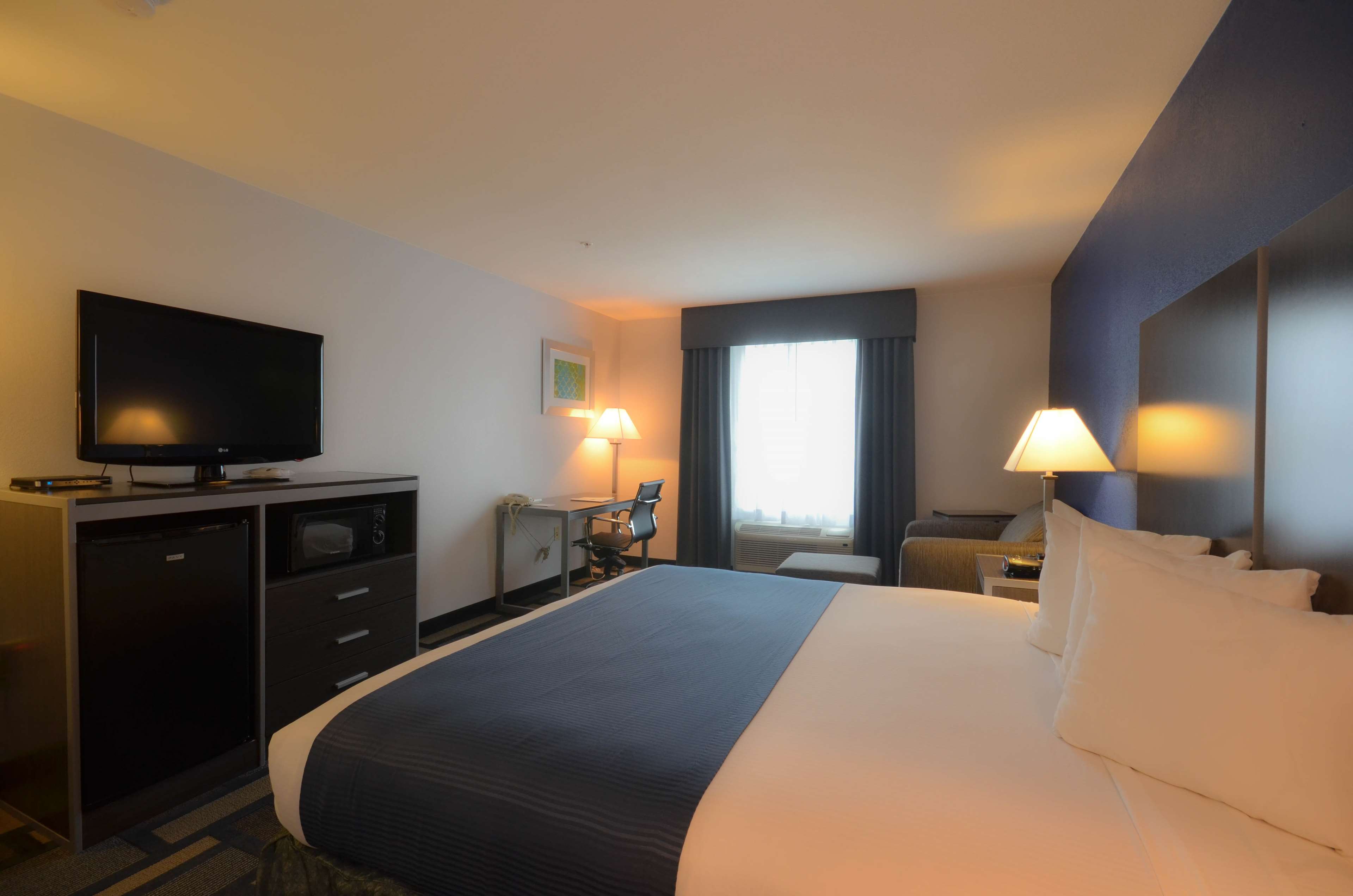 Фото Best Western Galleria Inn & Suites