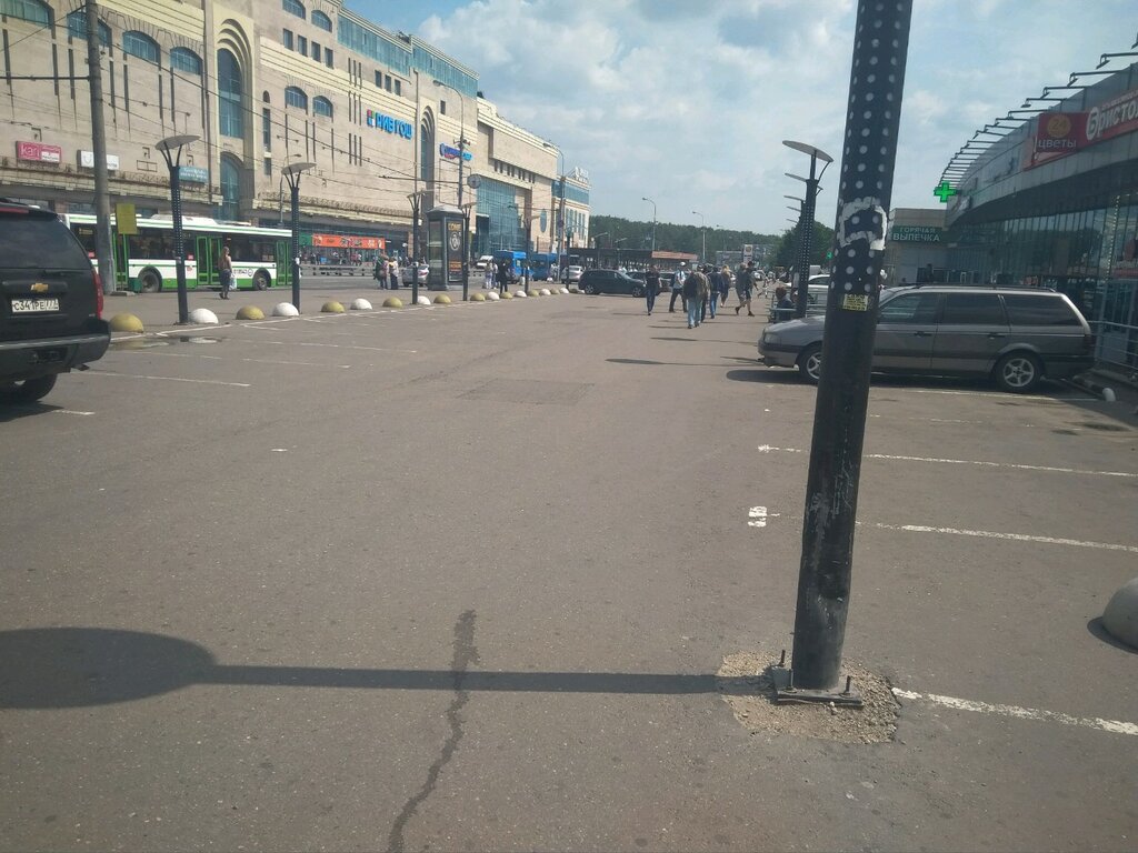 Aparcamiento de coches Ploskostnaya parkovka na Novoyasenevskom prospekte, , foto