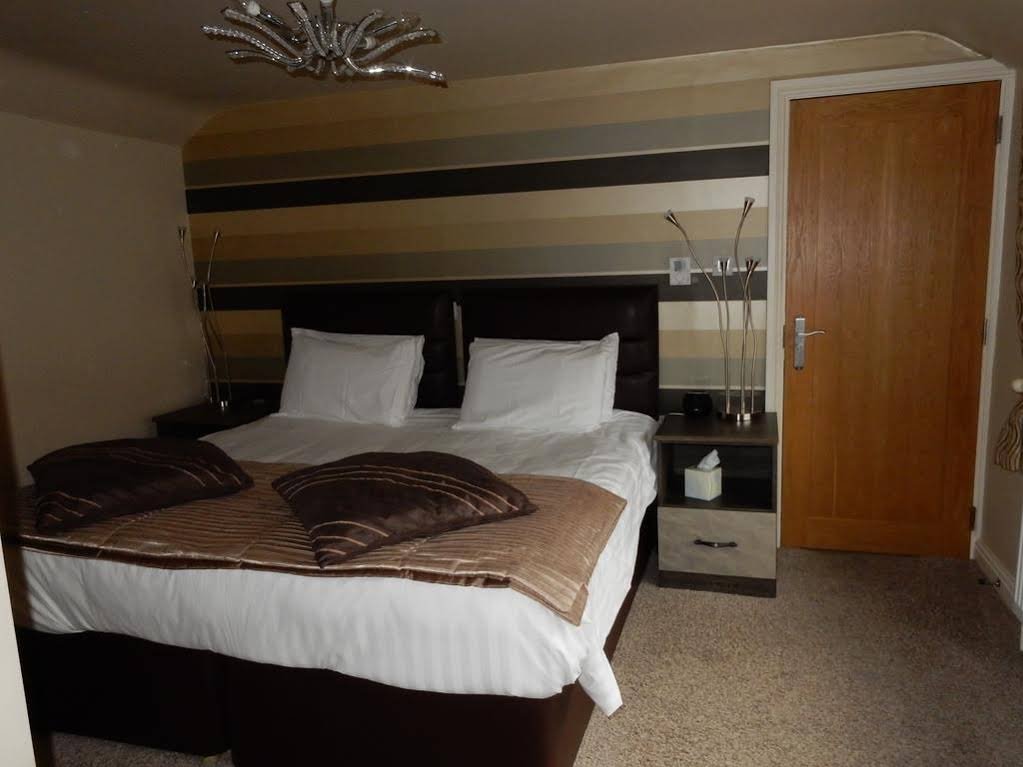 Фото The White Swan