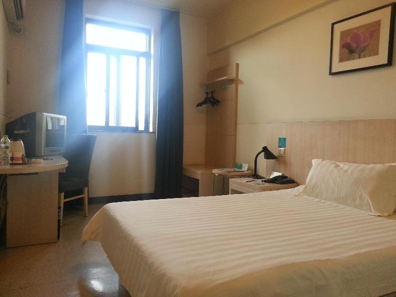 Фото Jinjiang Inn Central Changshu Yushan