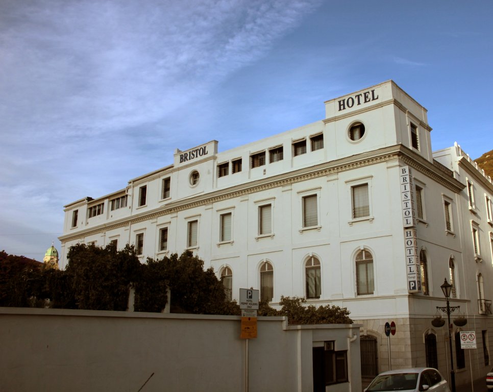Фото Bristol Hotel
