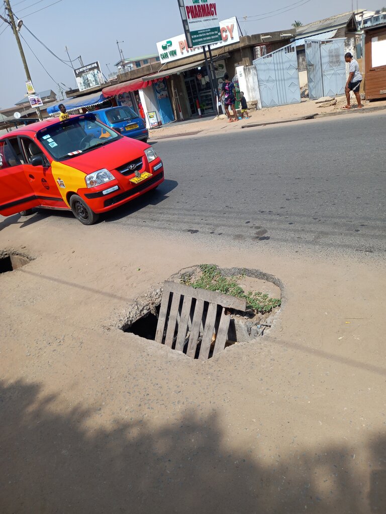 Alcoholic beverages Dzifa sweetness drinks empire, Accra, photo