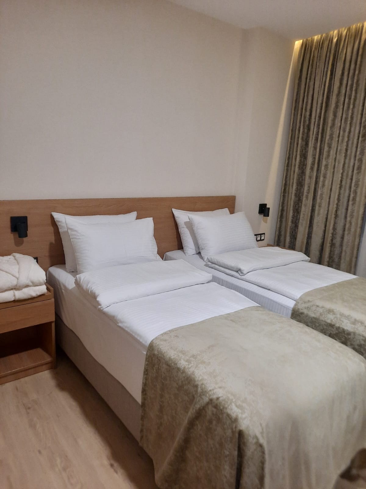 Фото Hotel Banovani