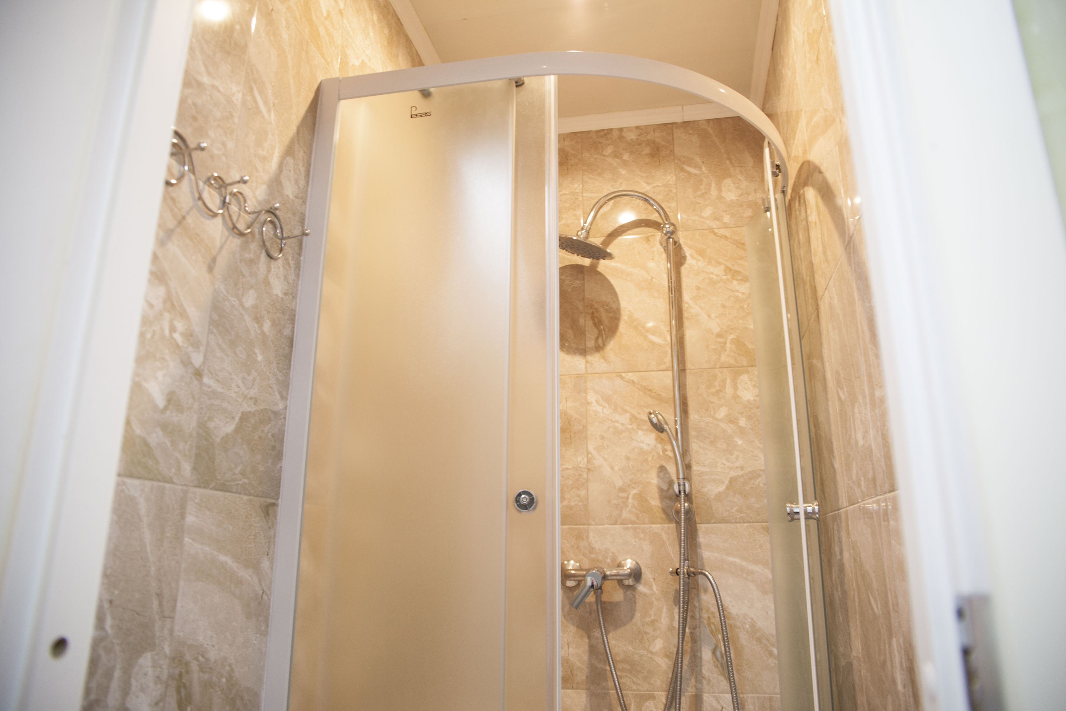 Фото Антихостел RoomHouse у Вокзала