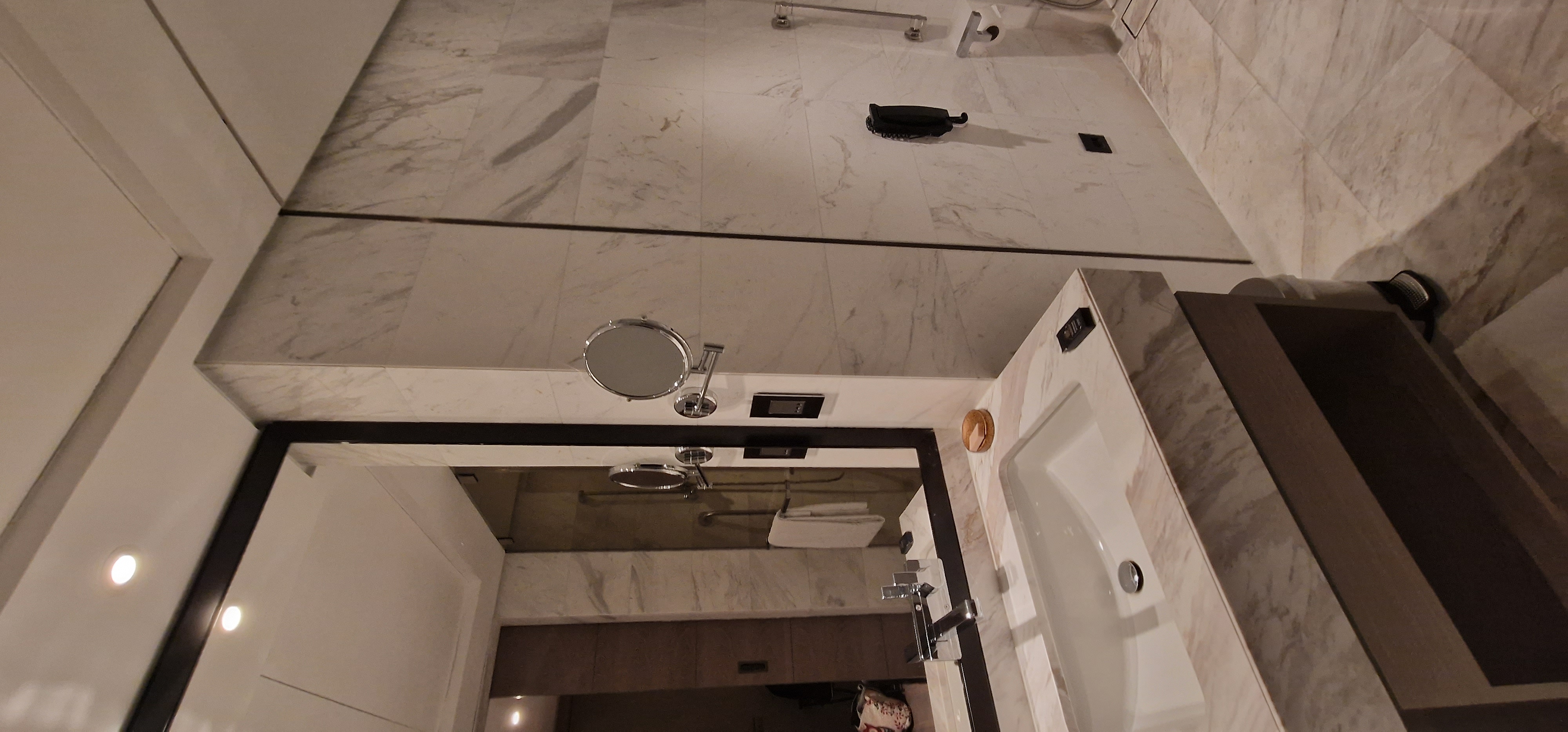 Фото Taj Jumeirah Lake Towers