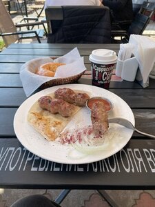 Kukhnya na uglyakh (Saint Petersburg, istoricheskiy rayon Piskaryovka), cafetería