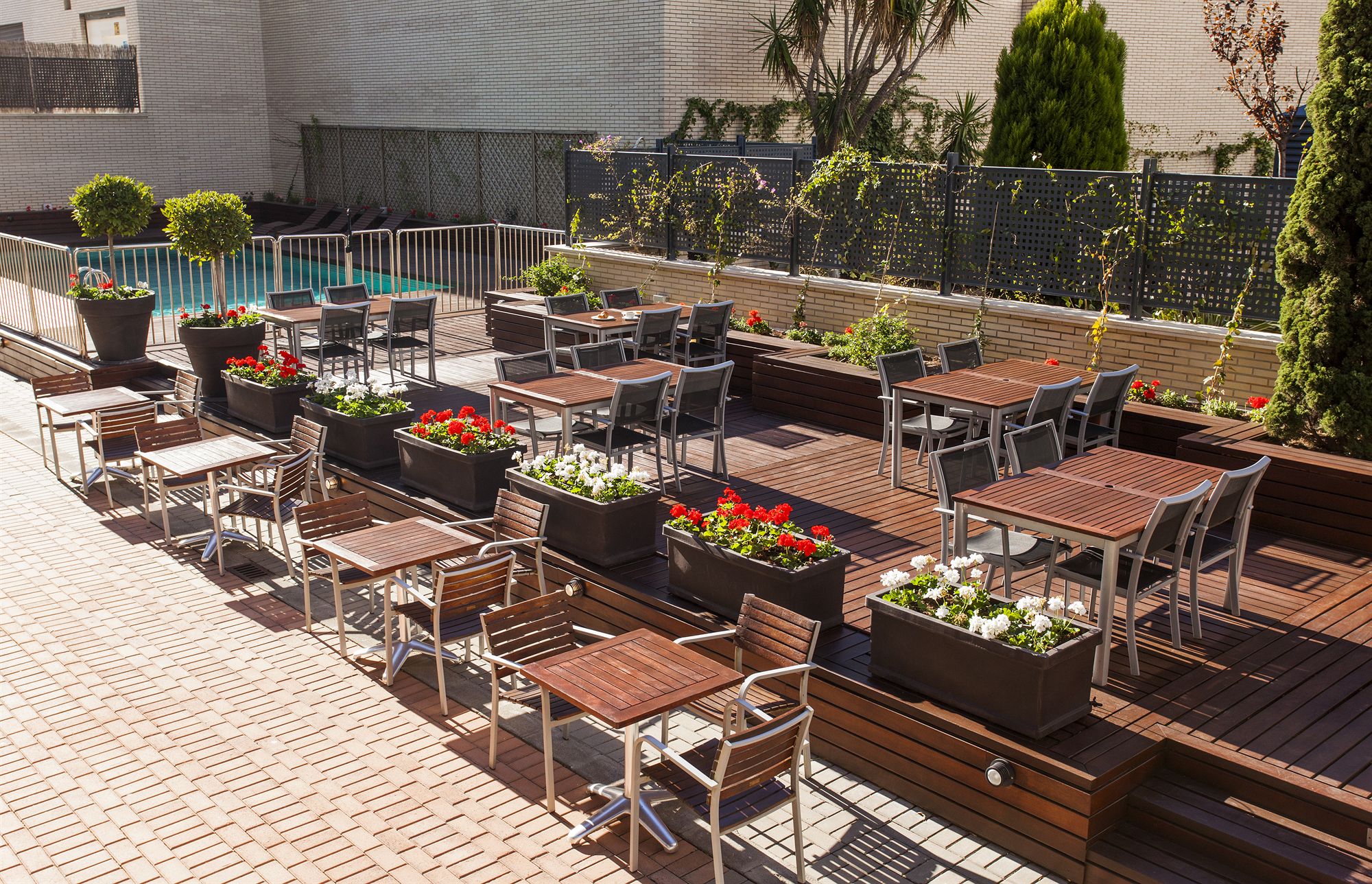 Фото Hotel Ilunion Valencia 4