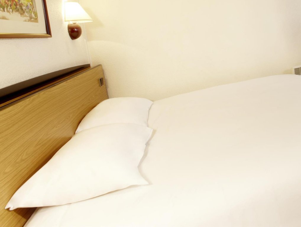 Фото Campanile - Saintes