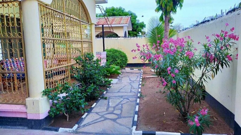 Гостиница Lux Suites Mtwapa Holiday Home