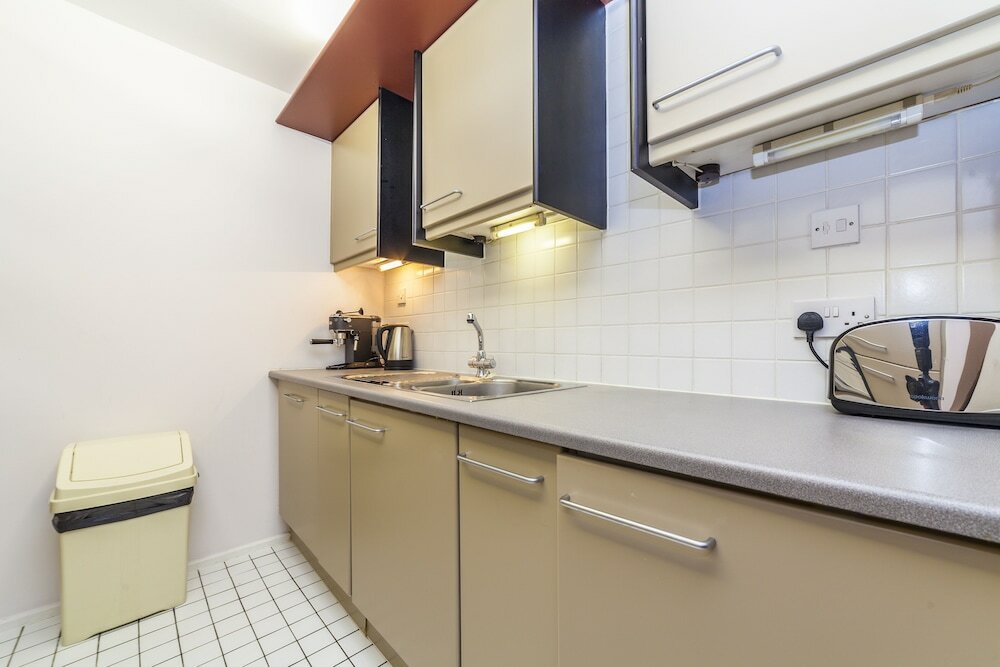 Фото Point West Apartments Gloucester Road