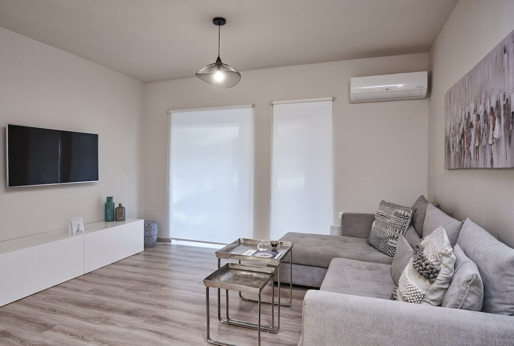 Фото Charitos II Chic n modern 2bd Apt