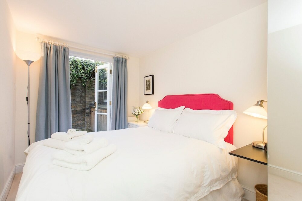 Фото Altido Modern 2 bed flat in Central London, sleeps 6