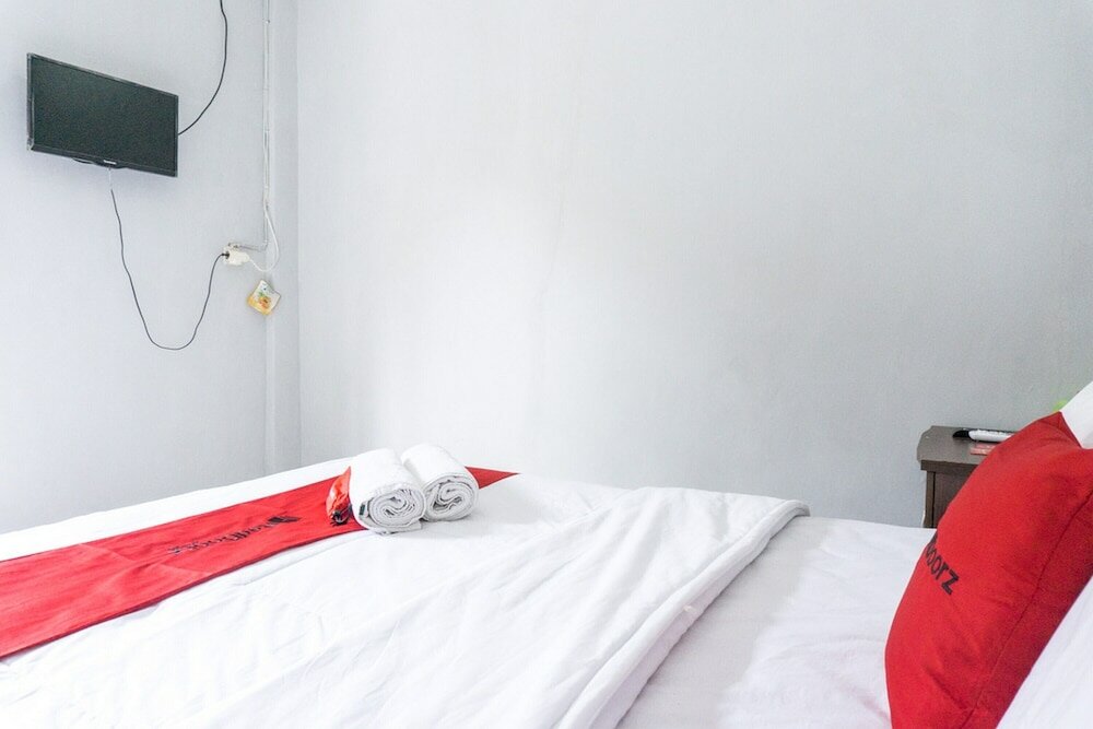 Фото RedDoorz @ Wr Supratman Pacitan