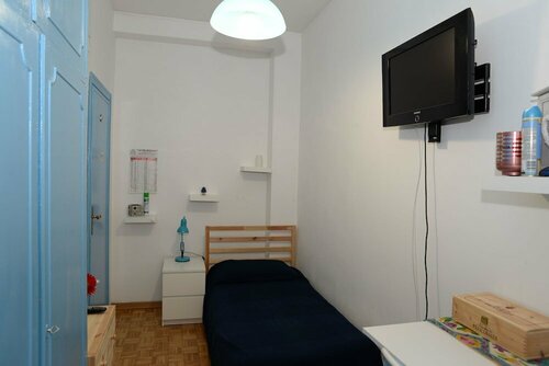 Гостиница Single Room in Cozy and Comfortable Apartment в Риме