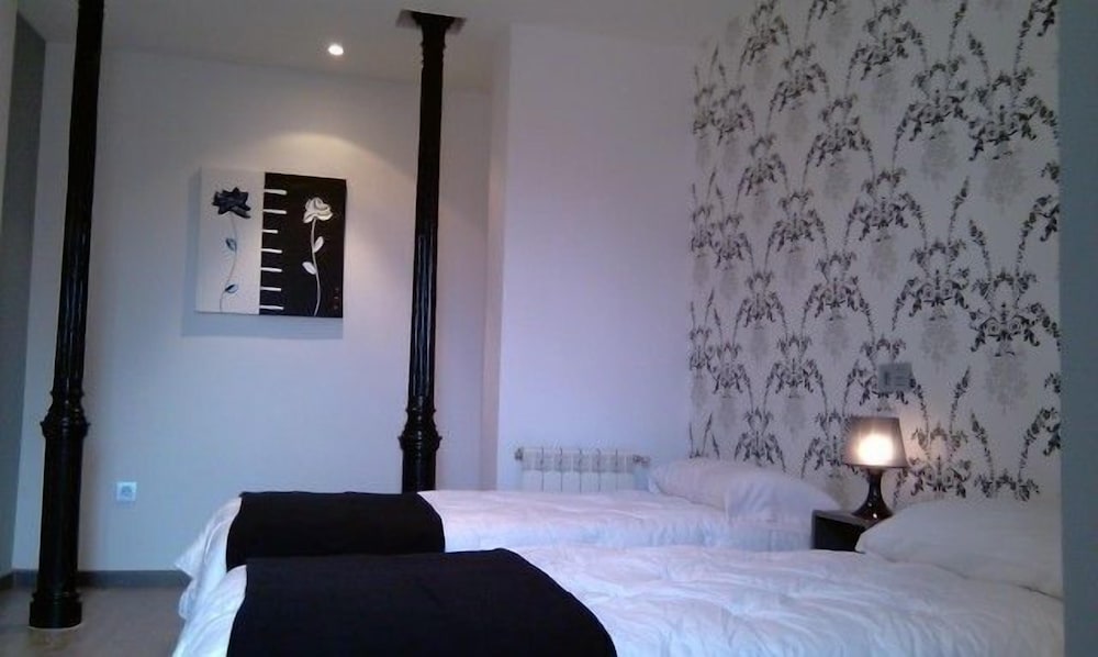 Фото Hostal Abril