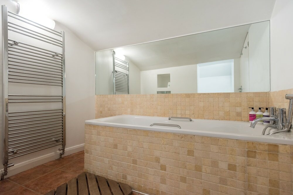 Фото The Bayswater Gardens - Bright & Central 3bdr Home in Bayswater