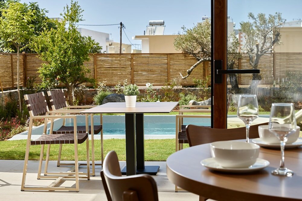 Фото Volta Suites and Villas