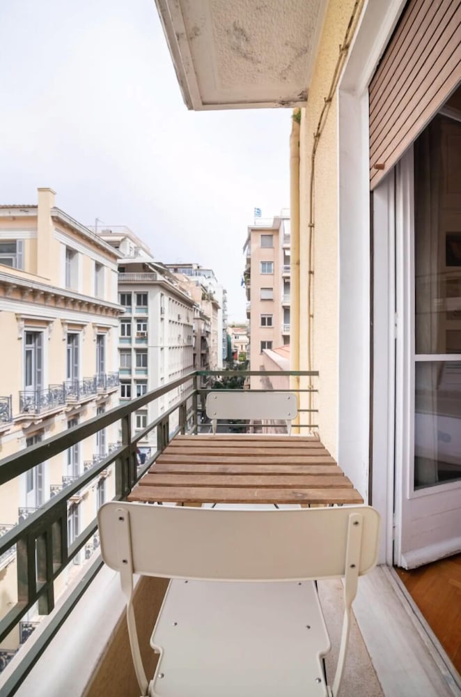 Фото Neoclassical Athenian 2-bed Apt Balcony