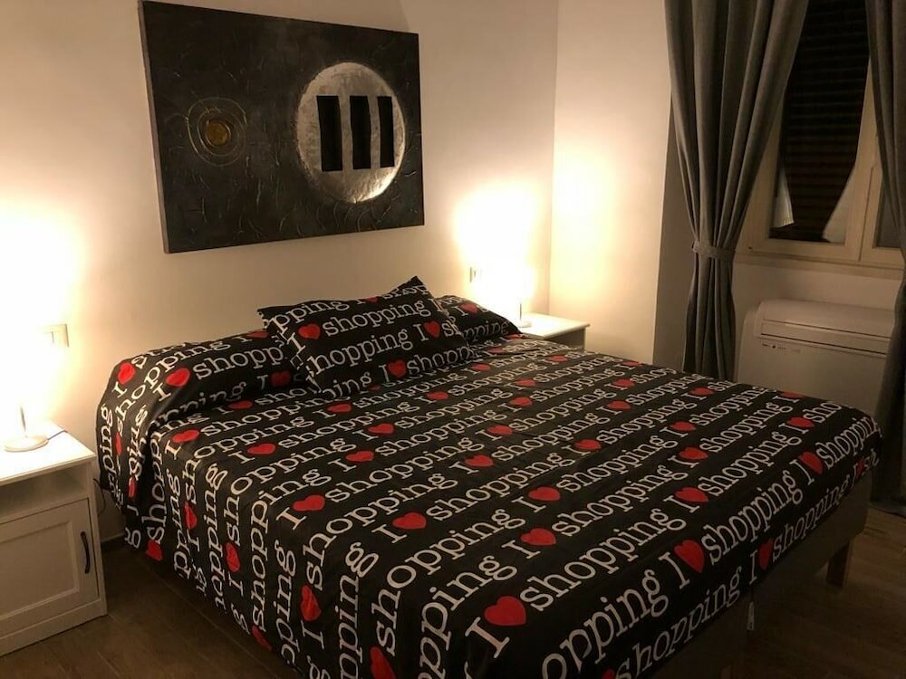 Фото White King Rooms