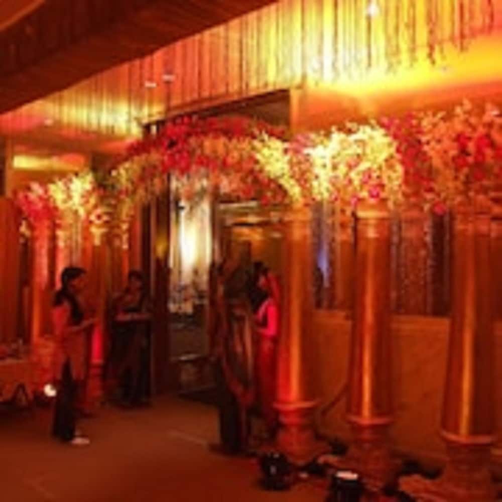 Фото Hotel Centre Point