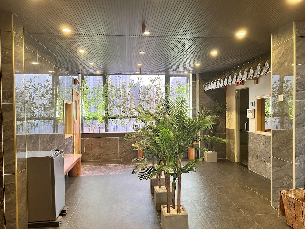 Фото Kiwi Hotel & Apartments