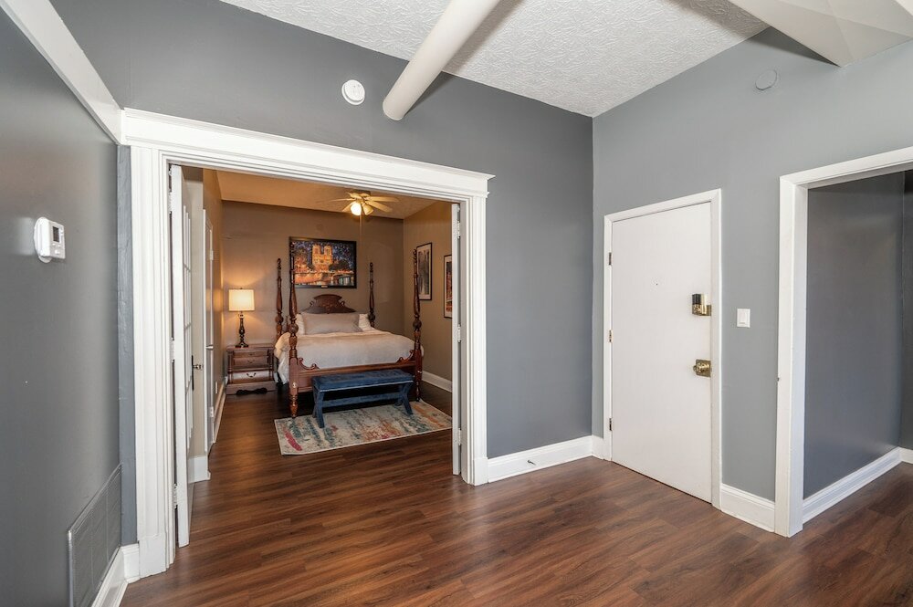 Фото Monmouth Loft 1