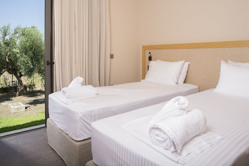 Фото Elaia Grove