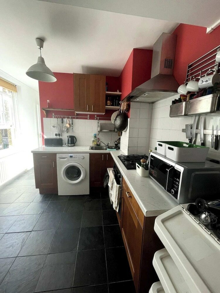 Фото Cosy & Radiant 2bd Flat - Walworth!