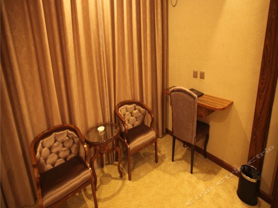 Фото Helong Hotel