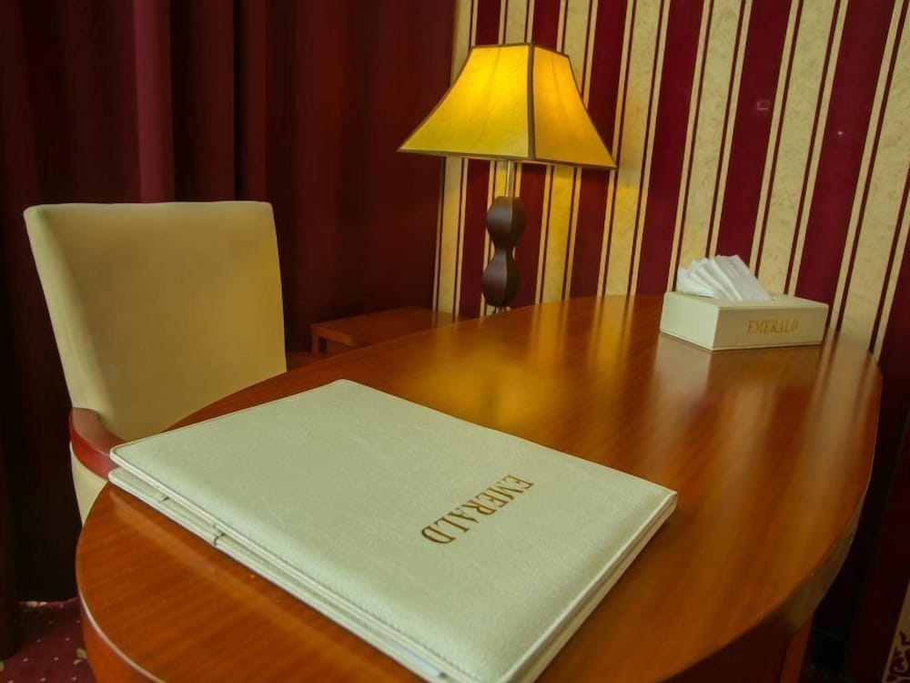 Фото Emerald Hotel