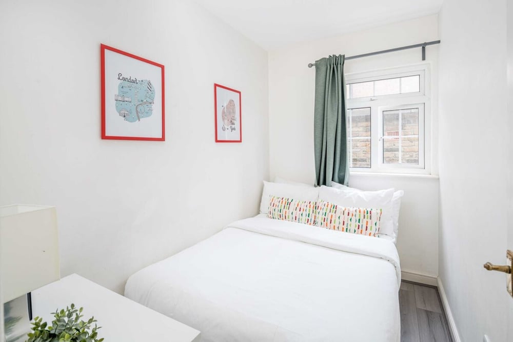 Фото Contemporary 2 Bedroom Apartment in Angel