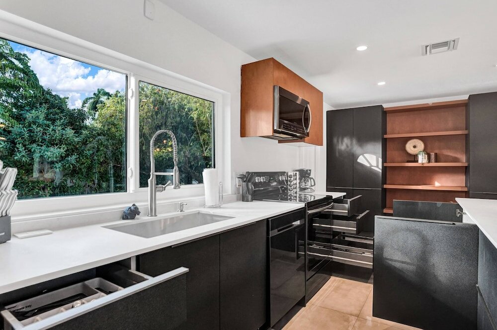 Фото Gorgeous 5br Home with Heated Pool