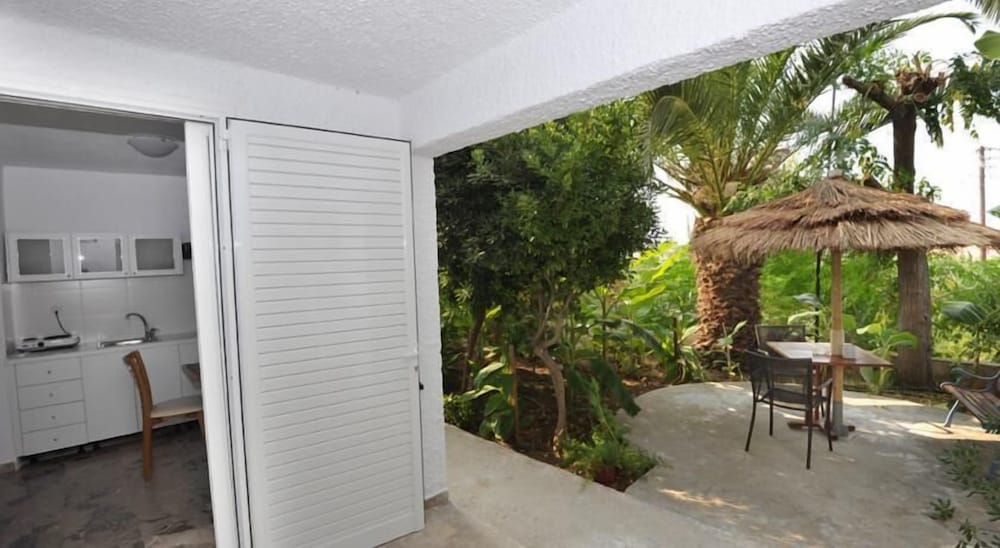 Фото Triton Hotel & Bungalows