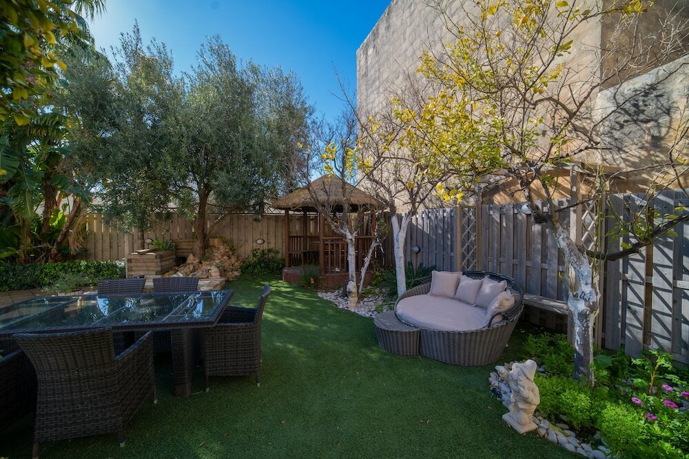 Фото Village Knights B&b