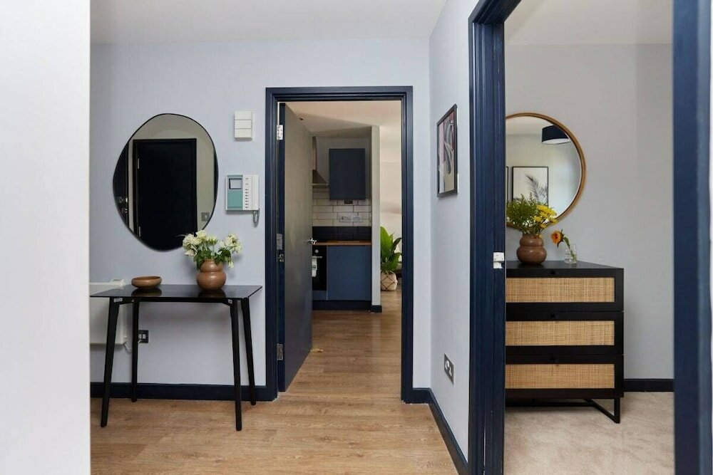 Фото The Whitechapel Place - Stunning 2bdr Flat With Balcony