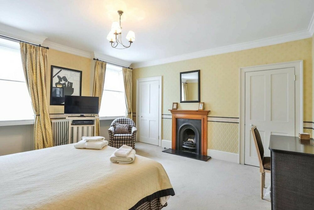 Фото Luxury and Modern Bayswater Apartment