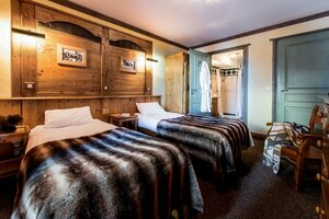 Hôtel Village Montana (Auvergne-Rhône-Alpes, Savoie, Arrondissement d'Albertville, Tignes, Rue des Almes, 441), hotel