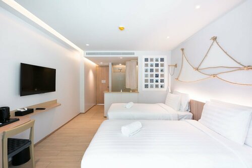 Гостиница Panwaburi Beachfront Resort на Пхукете