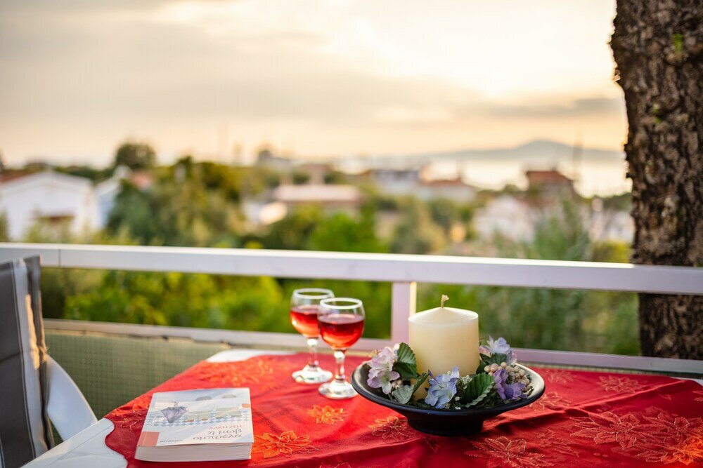 Фото Seaside Family Haven - Avia's Spacious Getaway