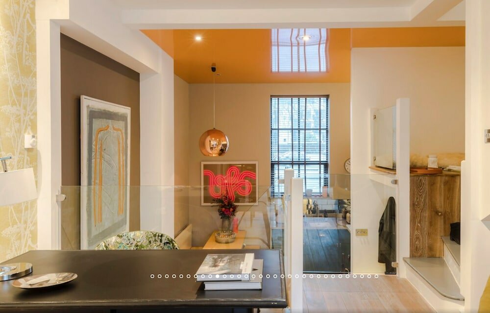 Фото Neon Dream Playfull 2 bedroom