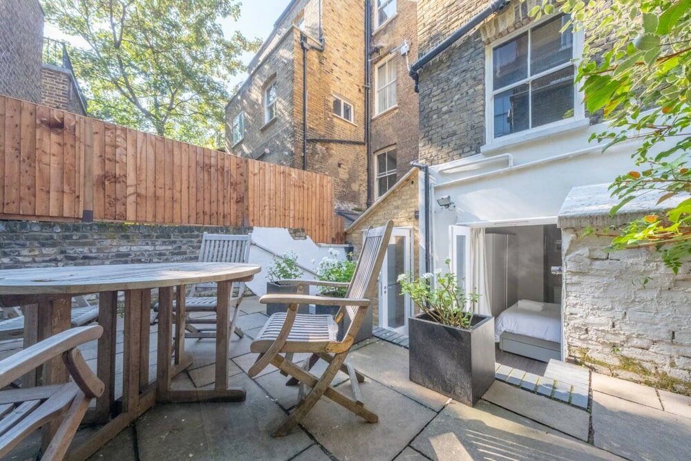 Фото Stylish 2 Bedroom Apartment in Chelsea With Garden