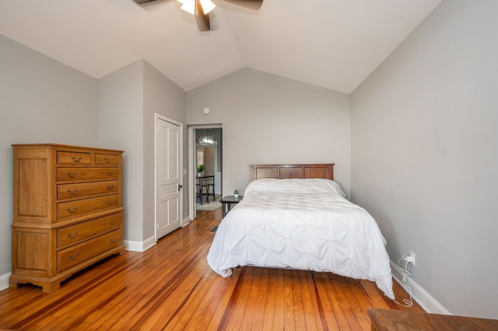 Фото Suites on Main 1