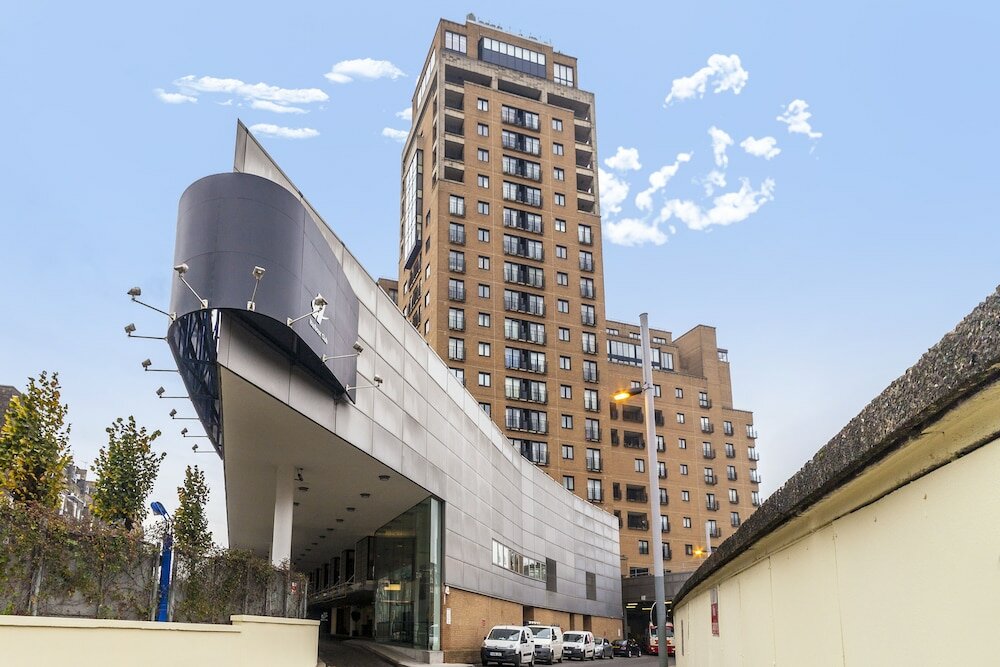 Фото Point West Apartments Gloucester Road