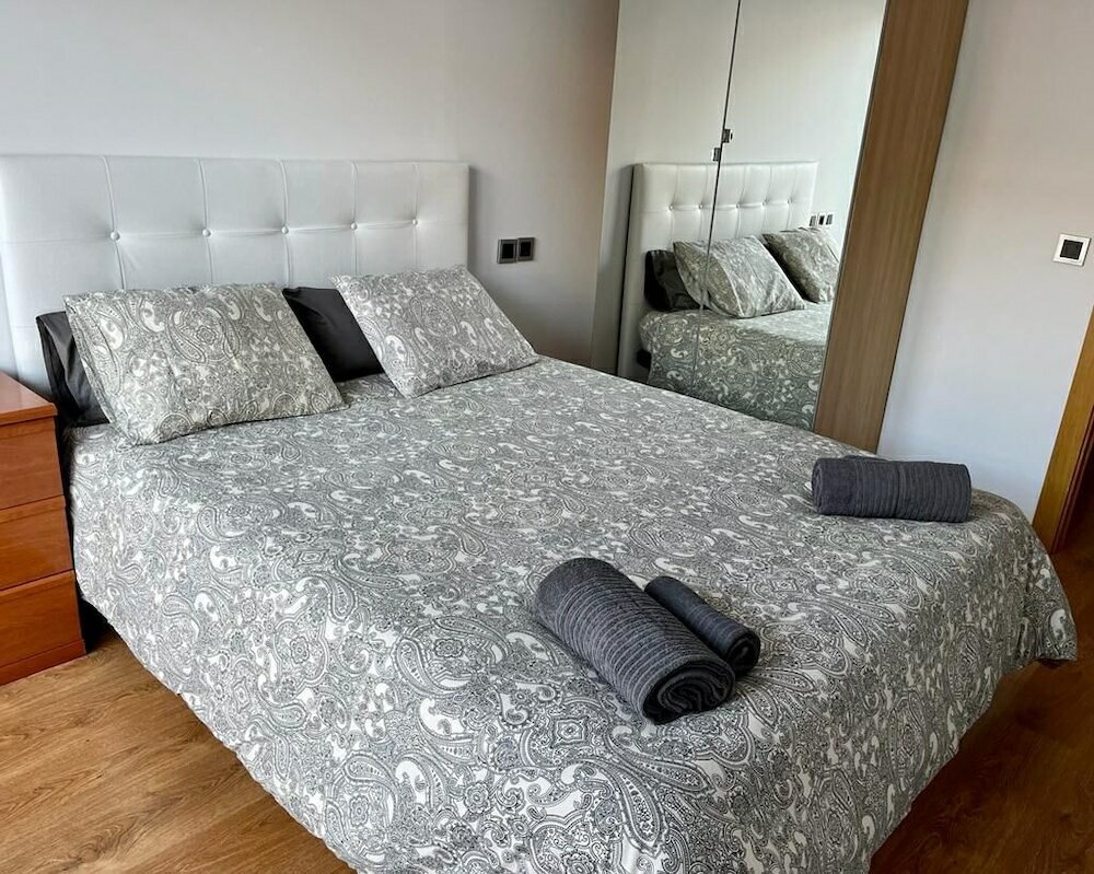 Фото Amplio apartamento cerca Fira y Centro