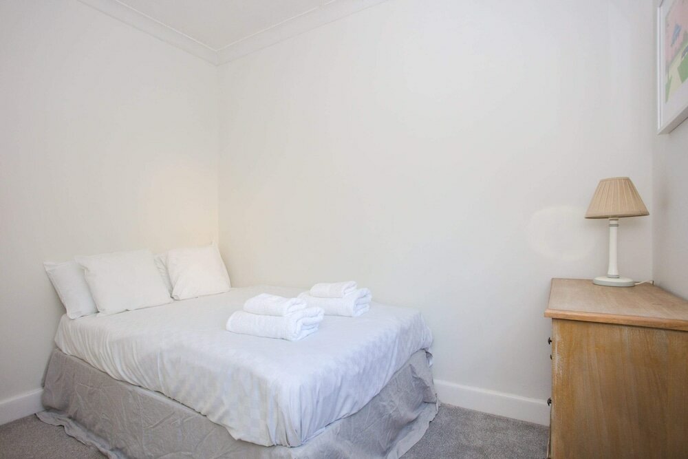 Фото Modern & Spacious 2 Bedroom Flat Near Clapham Common