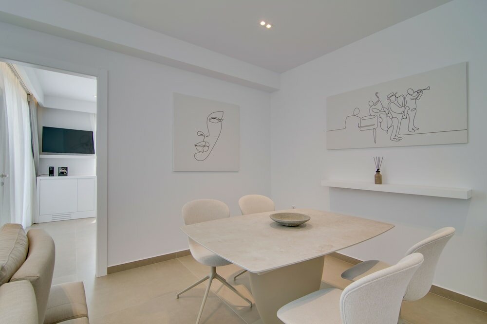 Фото Livinghome Suites