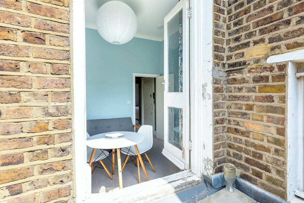Фото Cosy North Kensington Flat