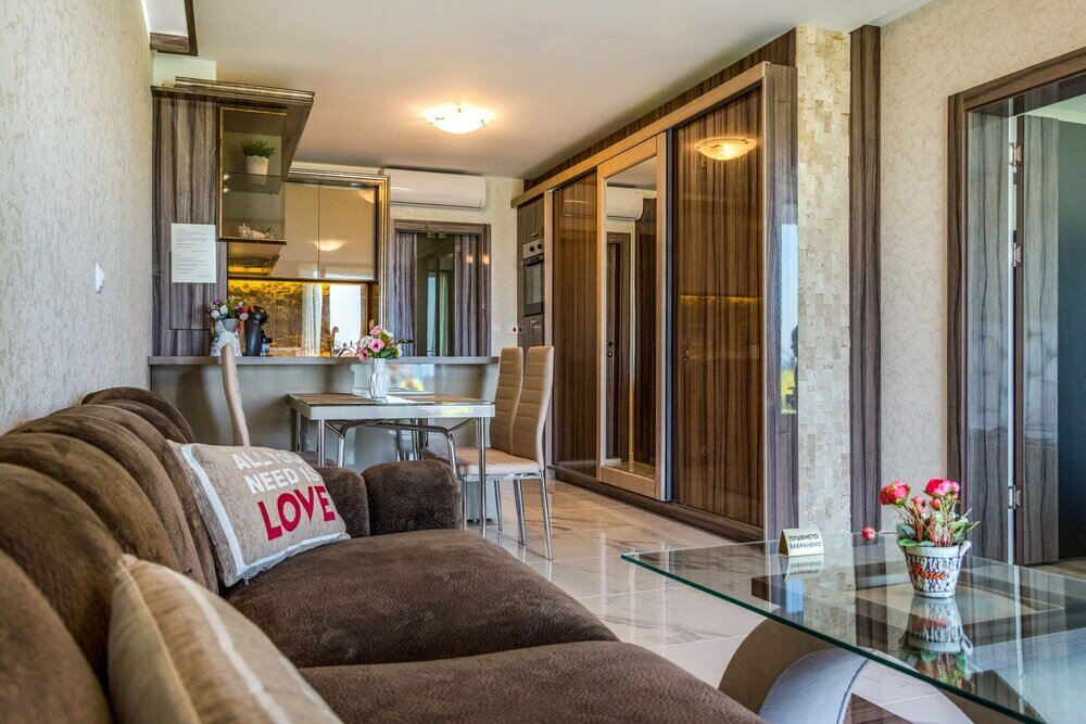 Фото Apartcomplex Golden Bay