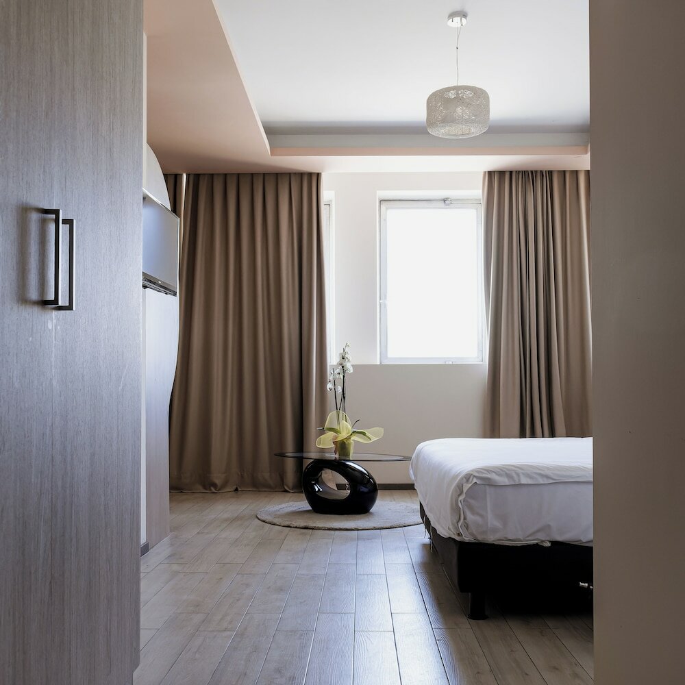 Фото Queen Hotel