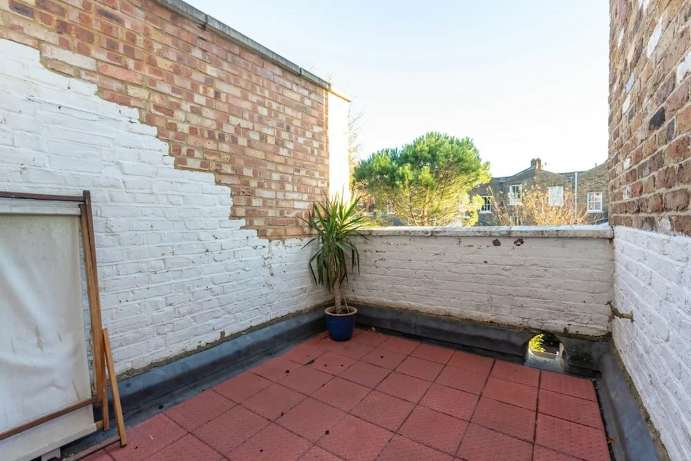 Фото Spacious and Bright 2 Bedroom Flat in Kentish Town
